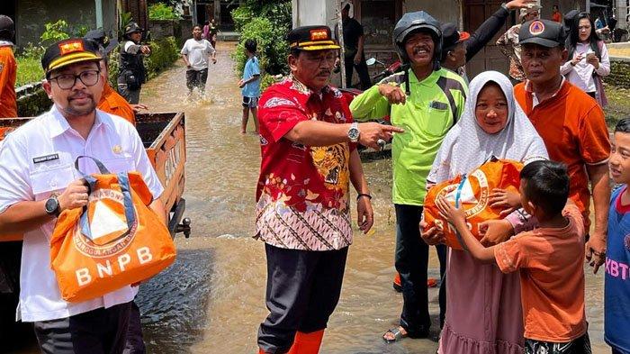 Puluhan Rumah di Nganjuk Terendam Banjir, Bupati Turun Langsung Berikan Bantuan dan Instruksikan Penanganan Cepat